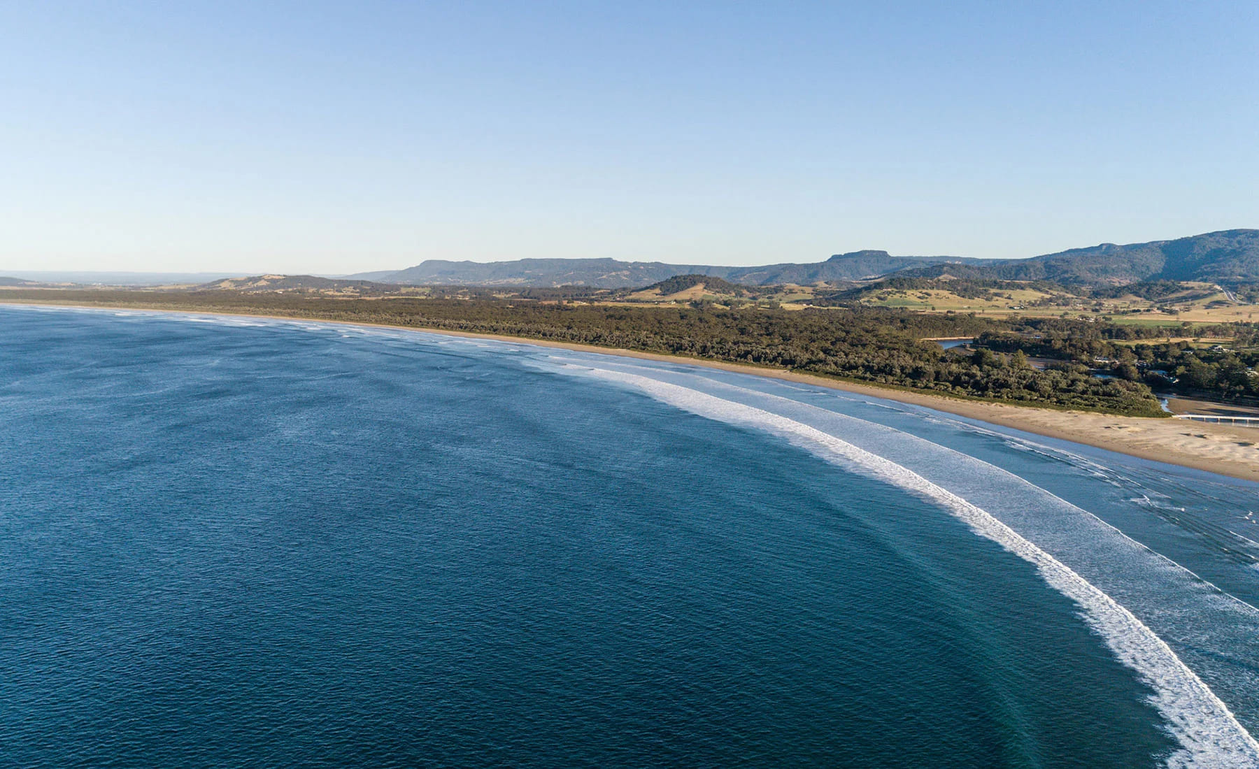 Berry Beach: Coastal Beach and Scenic Views